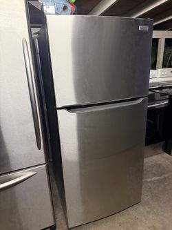 Frigidaire Refrigerator Top Freezer Like New