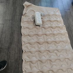 Cama de hospital autoinflable 

