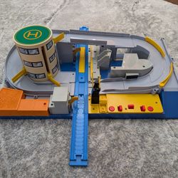 Tomy Plarail Tomica Town Automatic Railroad Crossing Station