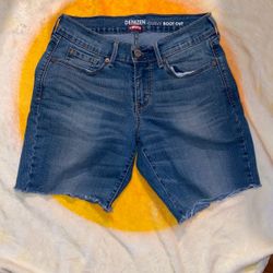Levi’s Curvy Cut Jean Shorts