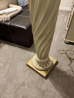 Floor Lamp , good Condition ,5’ Tall