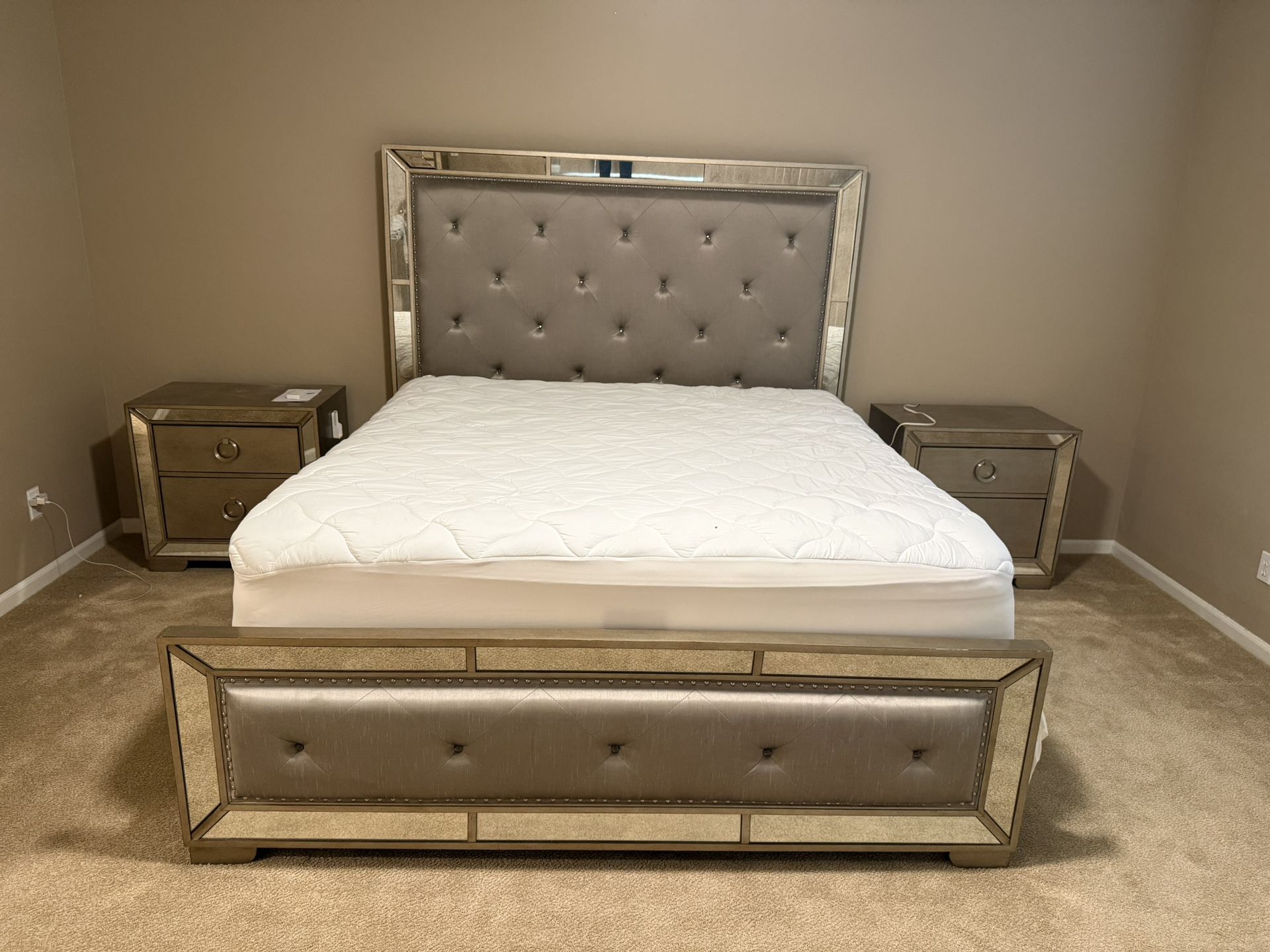 King Bedroom Set Beautiful & Elegant