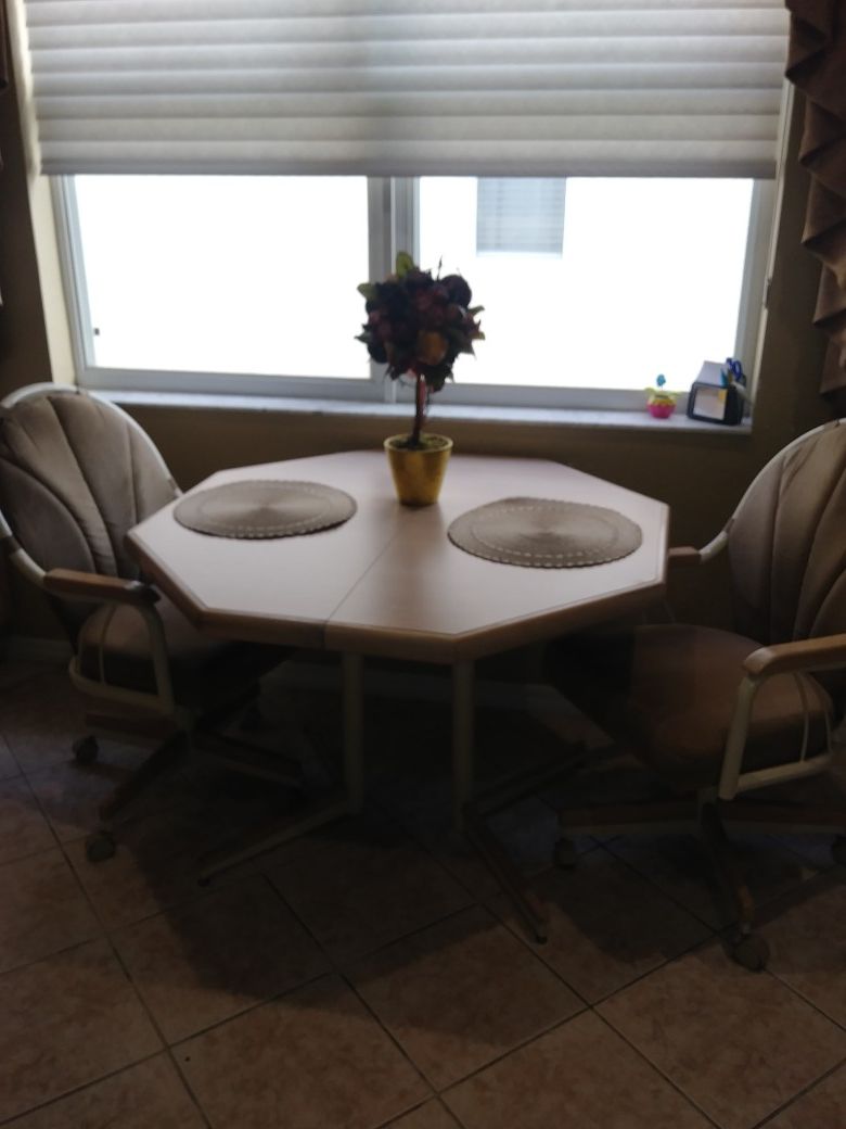 Cute kitchenette table with 4 chairs on wheels