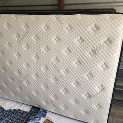 1 Queen Size Bed Set With Heavy Duty Frame