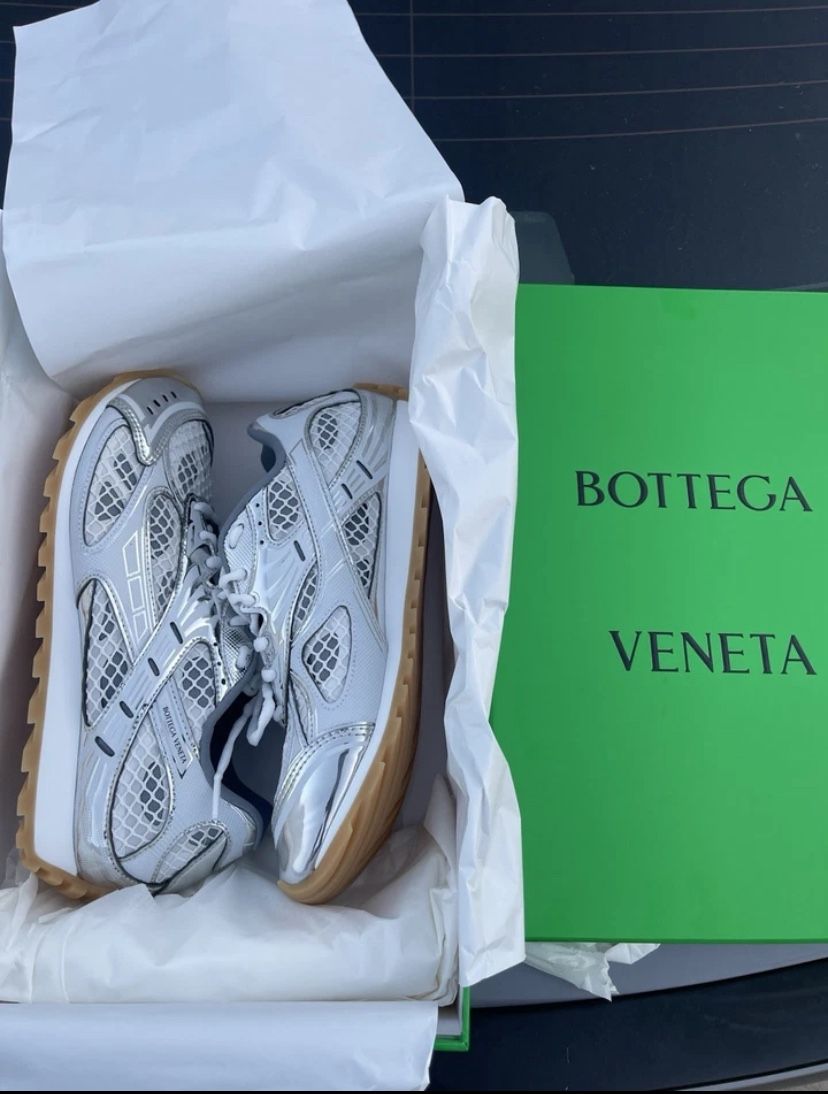 Bottega Veneta Orbit Size 8-9