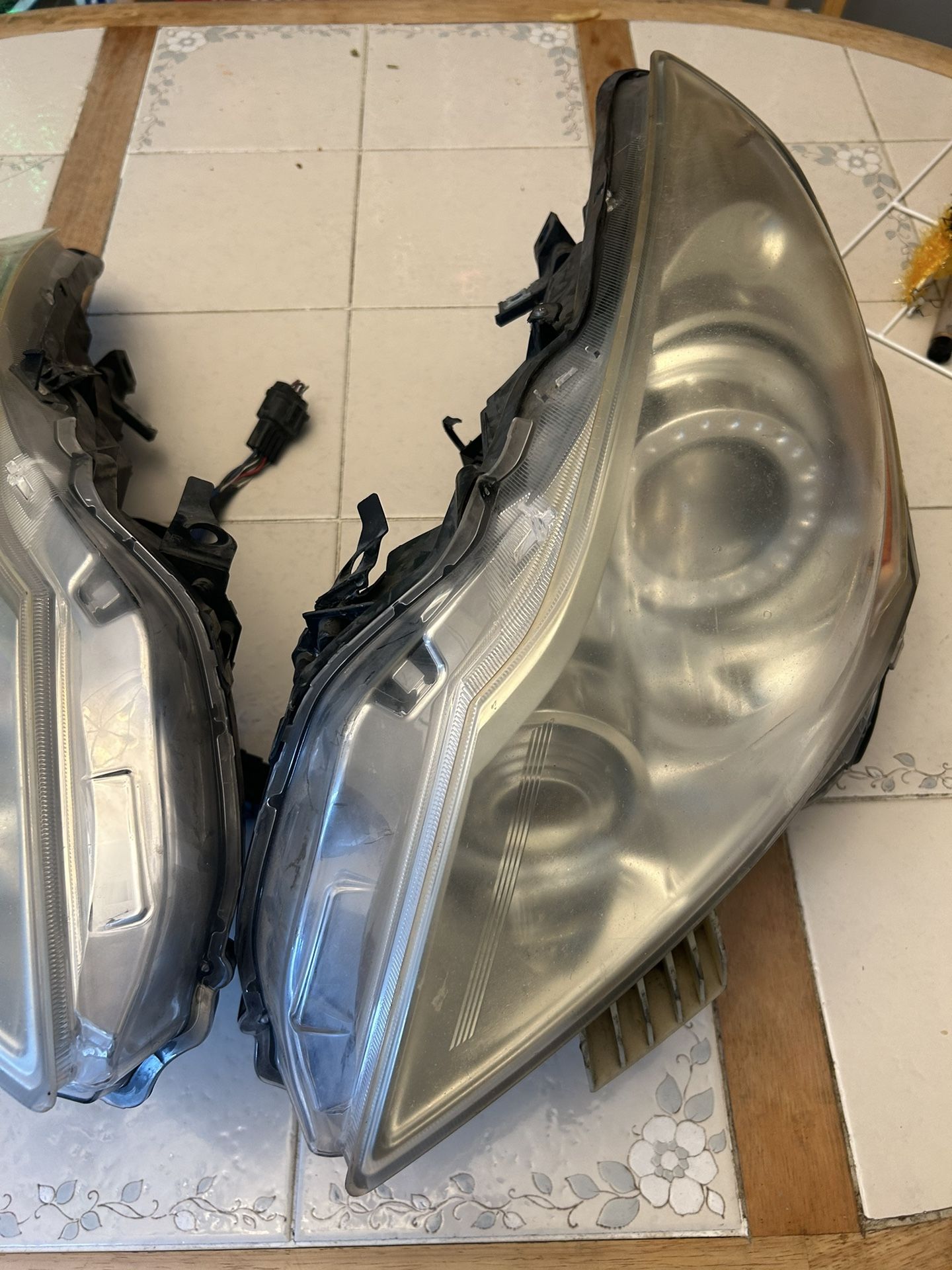 Infiniti G37 Headlights