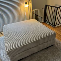 Lindyn Oversized Accent Ottoman – Like New 