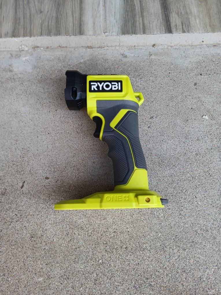 FLASHLIGHT RYOBI 18V TOOL ONLY 