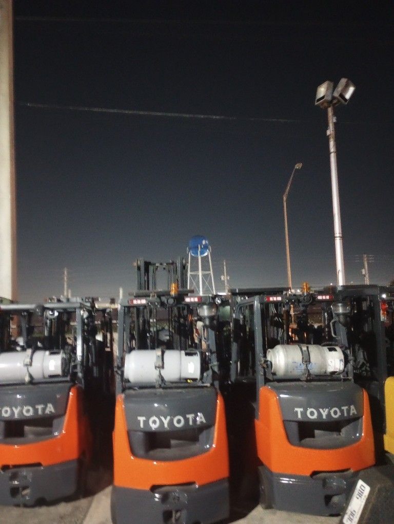 FORKLIFT TOYOTA 3000# Year 2020