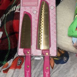 JUICY COUTURE 4 PIECE SANTOKU KNIVES JUICY COUTURE KNIFE SET  WITH COVERS NEW