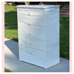 5 drawers dresser / Five drawers dresser