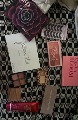Used makeup bundle 💫