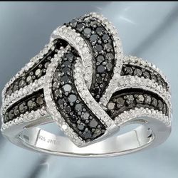 BLACK & WHITE COCKTAIL RING 