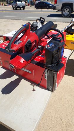 Toro Combo Blower & Weed Wacker  With  6.0 Battery  And Charger  