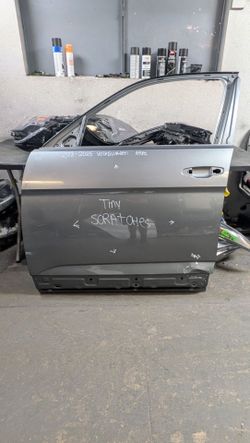 2018-2019-2020-2021-2022-2023-2024-2025 VOLKSWAGEN ATLAS RIGHT FRONT DOOR OEM USED #10374
