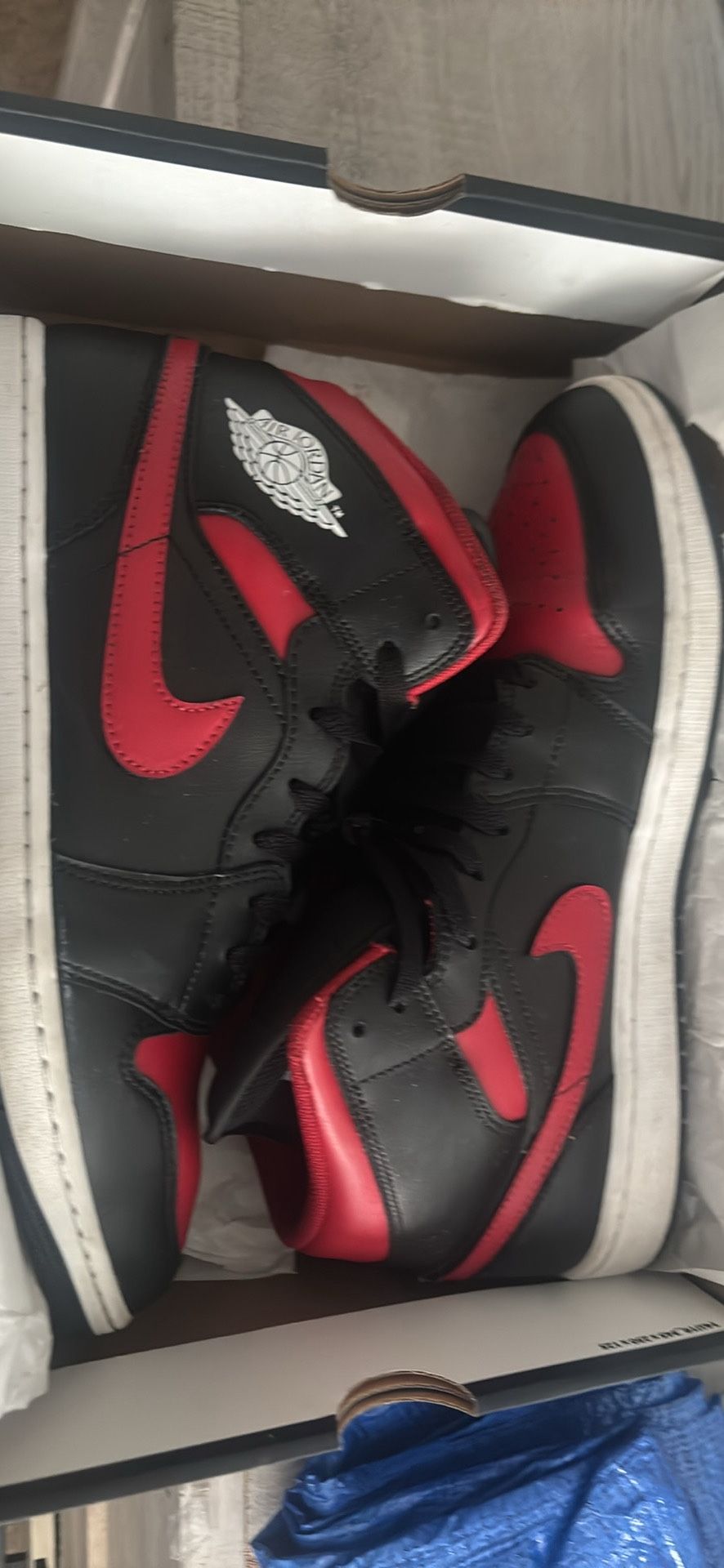 Jordan 1 Mid Bred