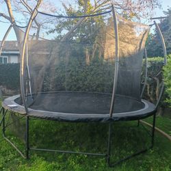 Trampoline 144" X 144"