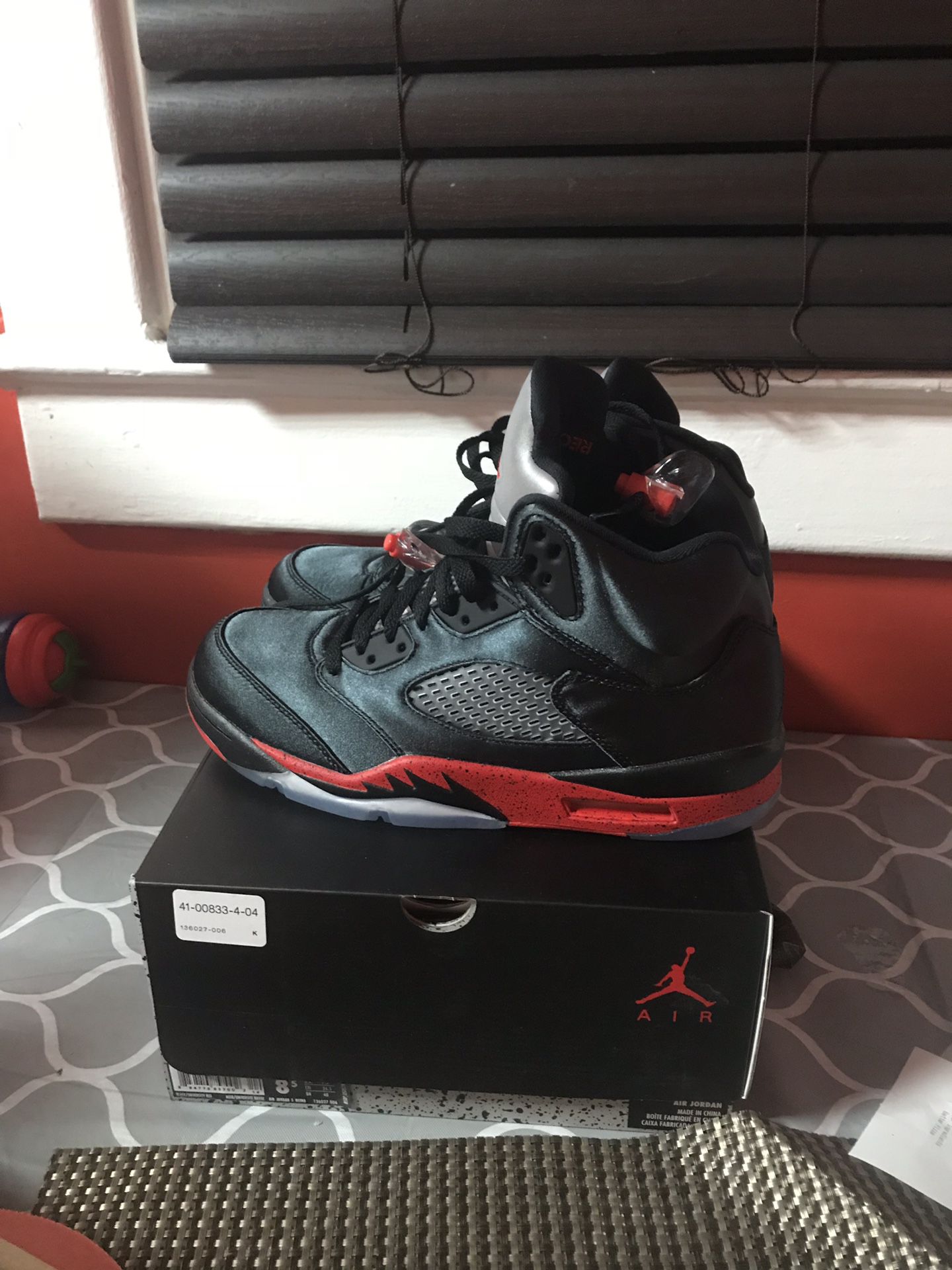 Jordan Retro 5 Nov 2018 8.5 with receipt of purchase from foot action.
