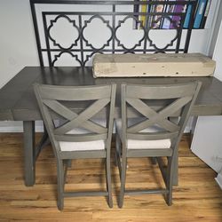 Counter Height Dining Room Table W 6 Chairs And 2 Unopened Leaves