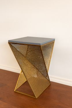 🔥 Designer Side Table + Lamp – Retail $200+, Only $120