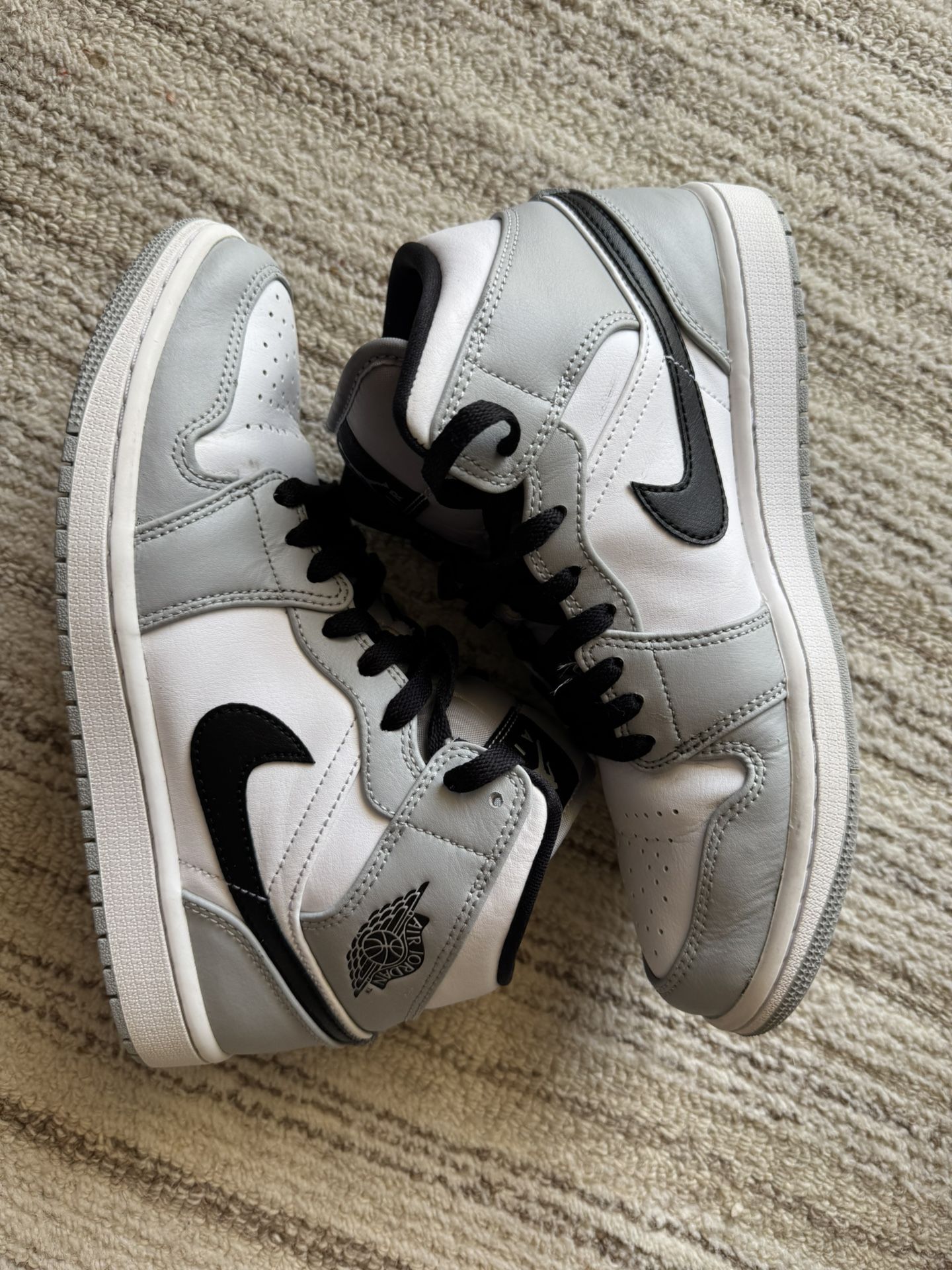 Jordan 1 Mid Light Smoke Grey