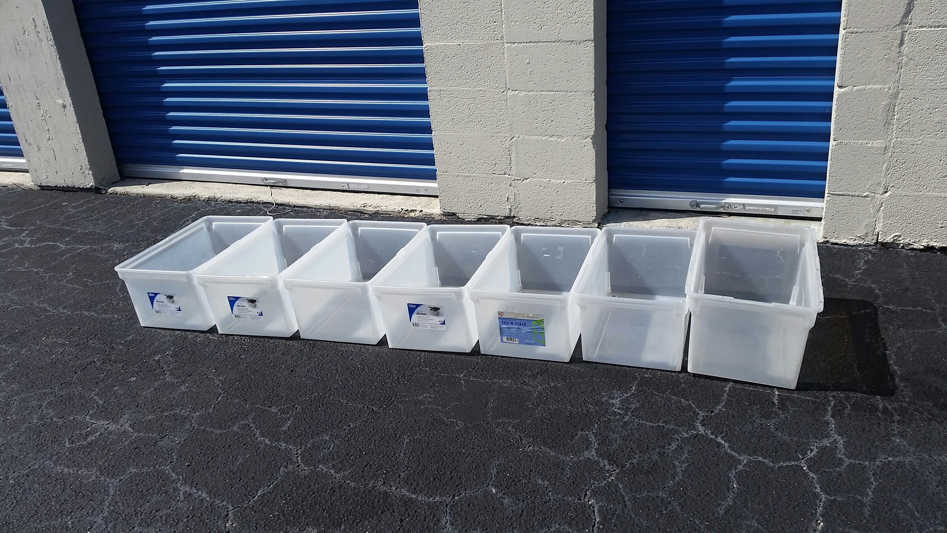 Plastic storage containers