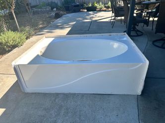 Bath tub