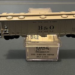 Atlas N Scale 3 Bay Covered Hopper - B & O
