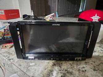 Alpine screen radio