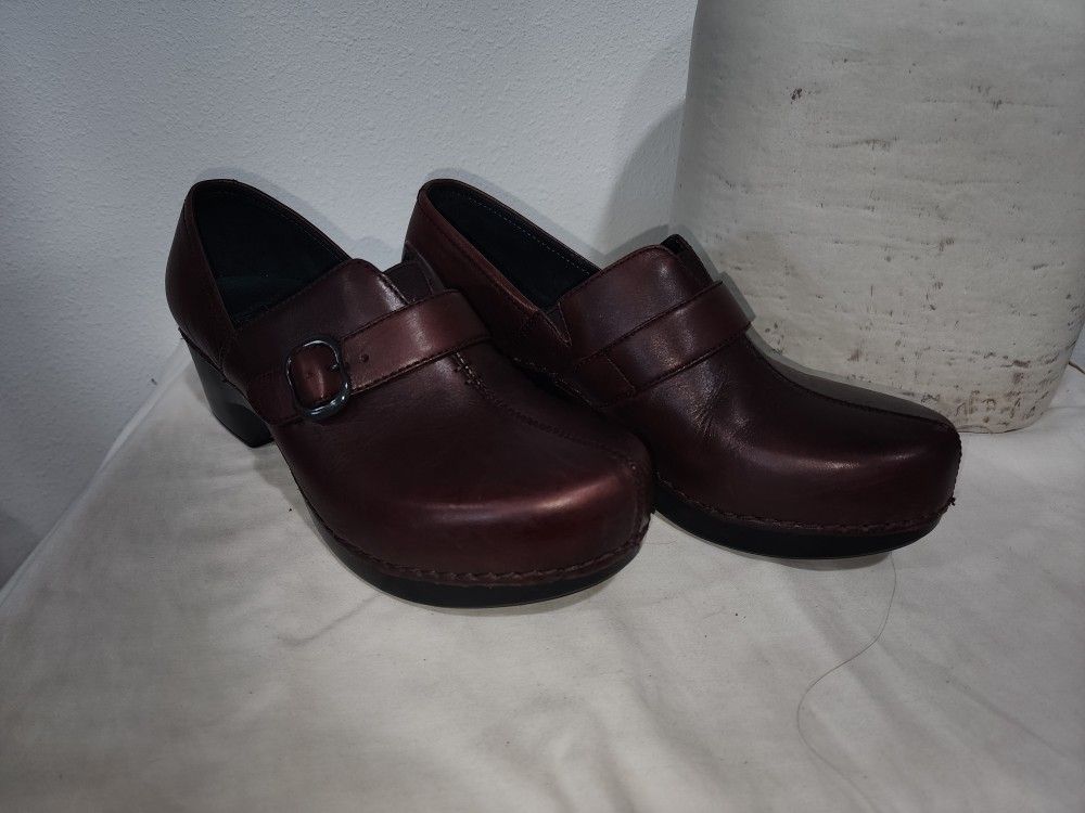 Dansko Women 39 Size 8.5 9 Shoes Brown Leather Clogs Low Heel Professional Slip