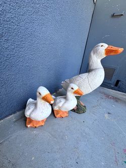 White goose statues