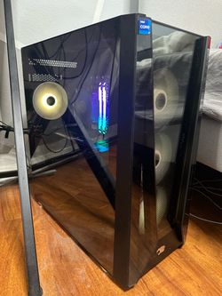 Selling Asap My PC Setup , speakers keyboard monitors everyhting on pictures