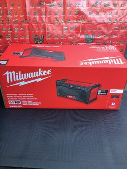 MILWAUKEE M18 18V LITHIUM-ION JOBSITE RADIO ( TOOL ONLY )