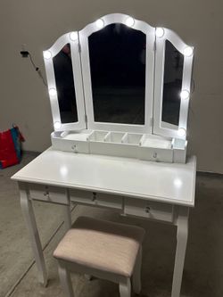 Makeup Vanity Table with Stool Set – White – Great Condition