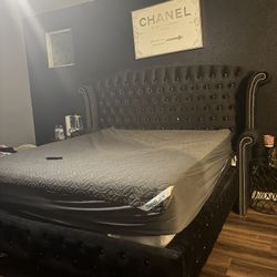 Cal King Bed With Mattress 