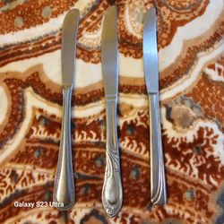 Set of 3 Silver-Tone Dinner Knives