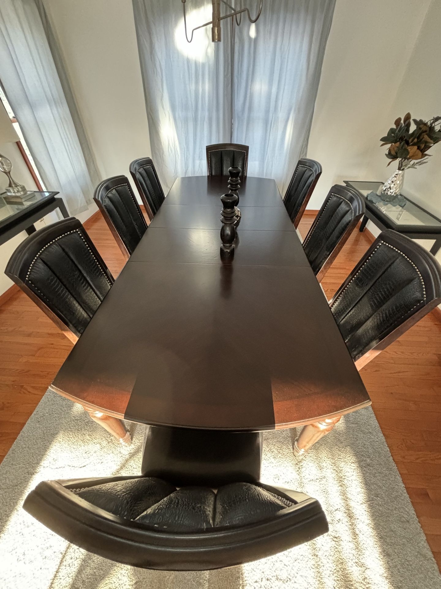 Must sell!!! Dining Set Table And Chairs