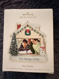 Hallmark Keepsake “Our Family” 2008 Christmas Photo Holder Ornament