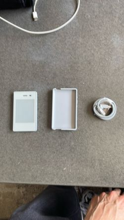 Life Phone II + case & chord