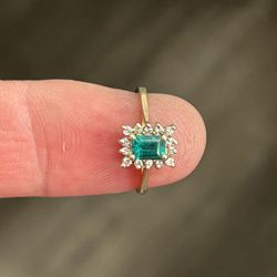 14k Gold Ring with Emerald and Diamonds 