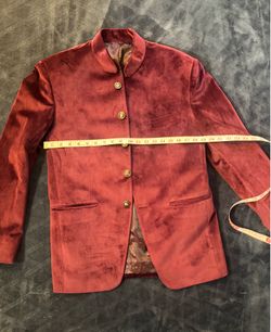 Men’s Velvet Mandarin Collar Blazer in Deep Burgundy. SIZE L
