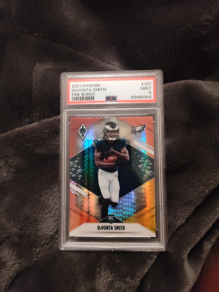 2021 Panini Phoenix - Rookie Devonta Smith #107 Fire Burst (RC) PSA 9