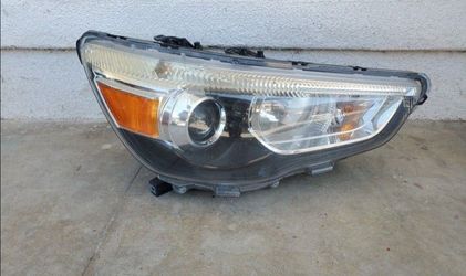 2011 - 2019 MITSUBISHI OUTLANDER RIGHT
HEADLIGHT PASSENGER SIDE HALOGEN
GENUINE USED OEM. D3