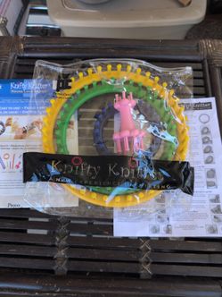 4 piece of knifty knitter