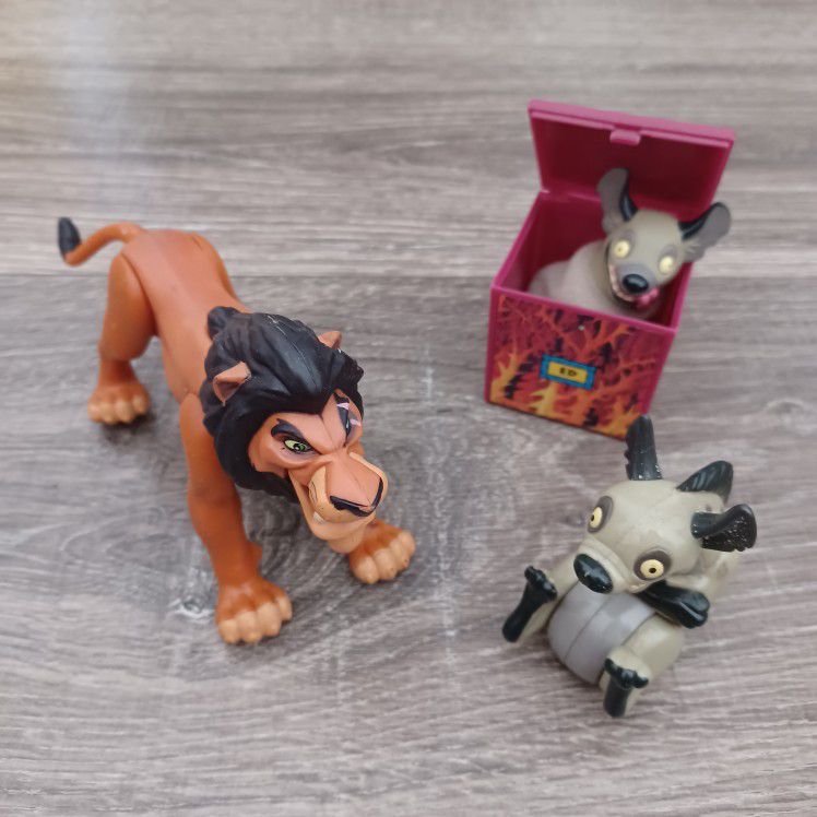 1994 Disney Lion King Fighting Scar and Hyenas