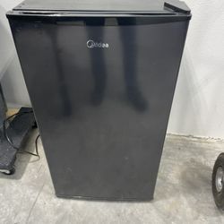 Refrigerator MINI 3.2 Cu Ft