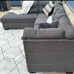Brand New Ashley Couch 🛋️Maier Charcoal Sectional 