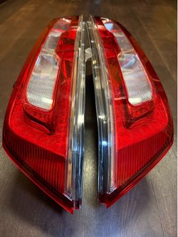 OEM GM Camaro Tail Lights L/R (2014-2015)
