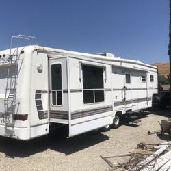 1996 Teton home 40 foot fifth wheel Grand home 40 foot