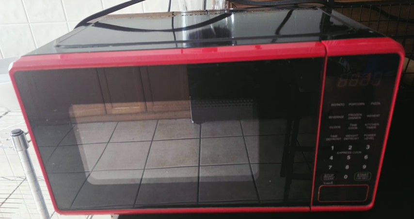 Mainstays - 0.7 cu ft Compact Microwave Oven, (Red)